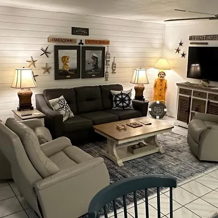 Captain'S Quarters